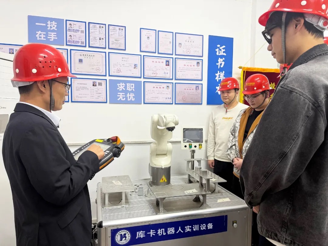 滨湖教育丨五一免费试听：PLC+工业机器人