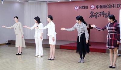 风尚圈礼仪培训师报名条件?