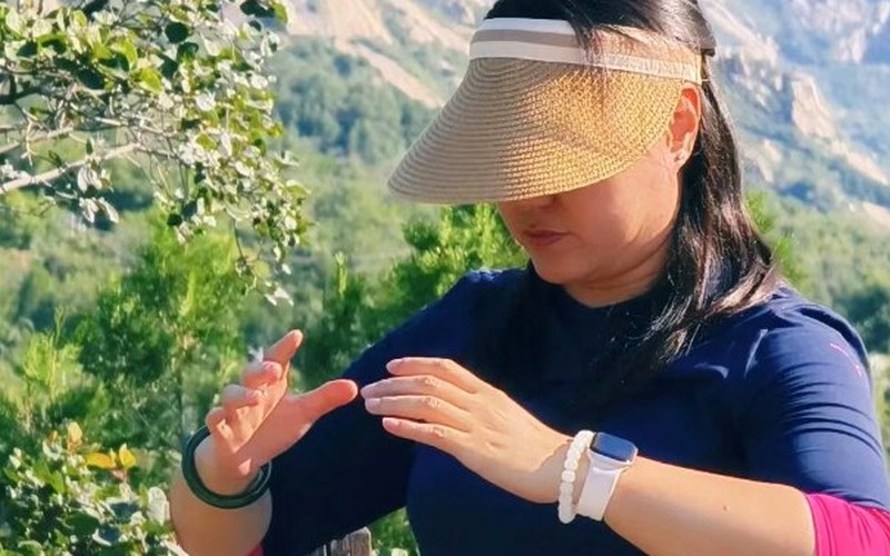 盘腿坐几分钟就腰酸腿麻怎么纠正?素源文化传播单盘散盘身印规范课题