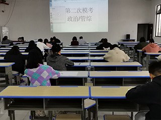 文登考研学员参加模拟考试