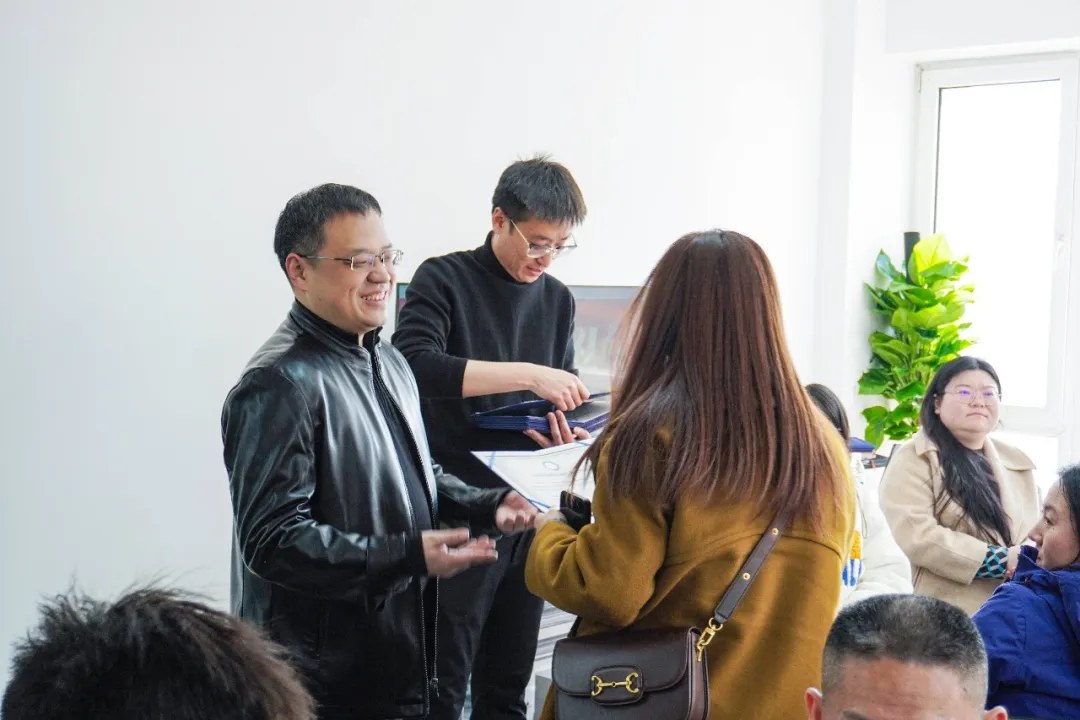 西红仕教育:心理咨询师可以自学吗?自学与系统学习、报考学时及实务训练的差异